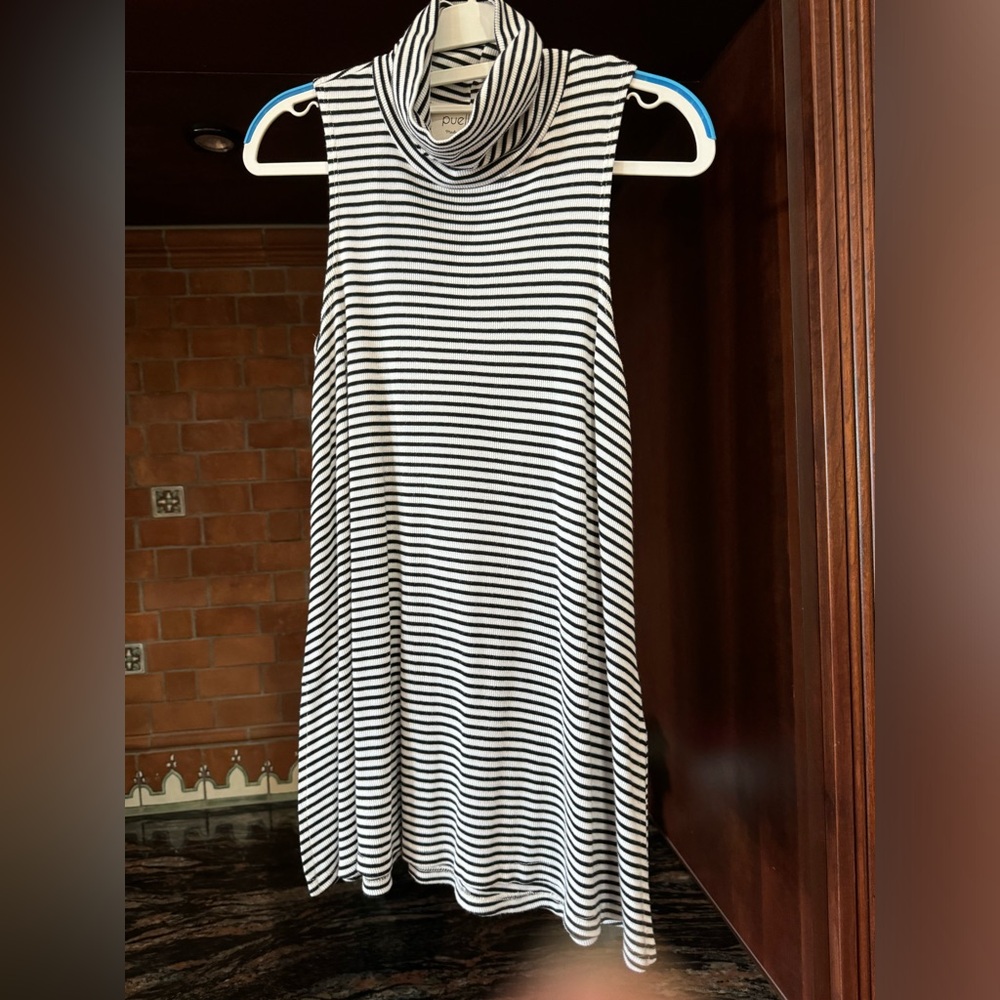 Puella sleeveless turtleneck top